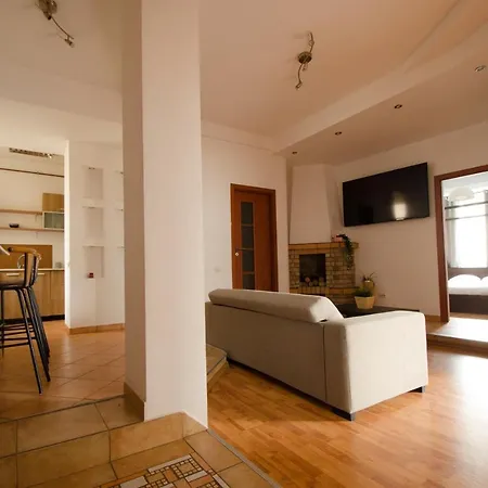 Huge River View In Old Town 3bdr Apartment *