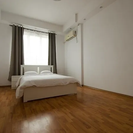 Huge River View In Old Town 3bdr Apartment